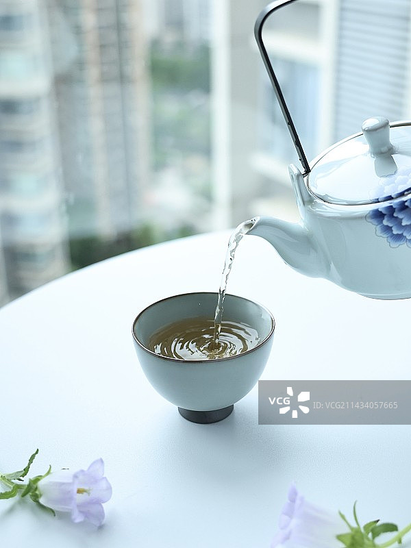 清茶浅饮图片素材