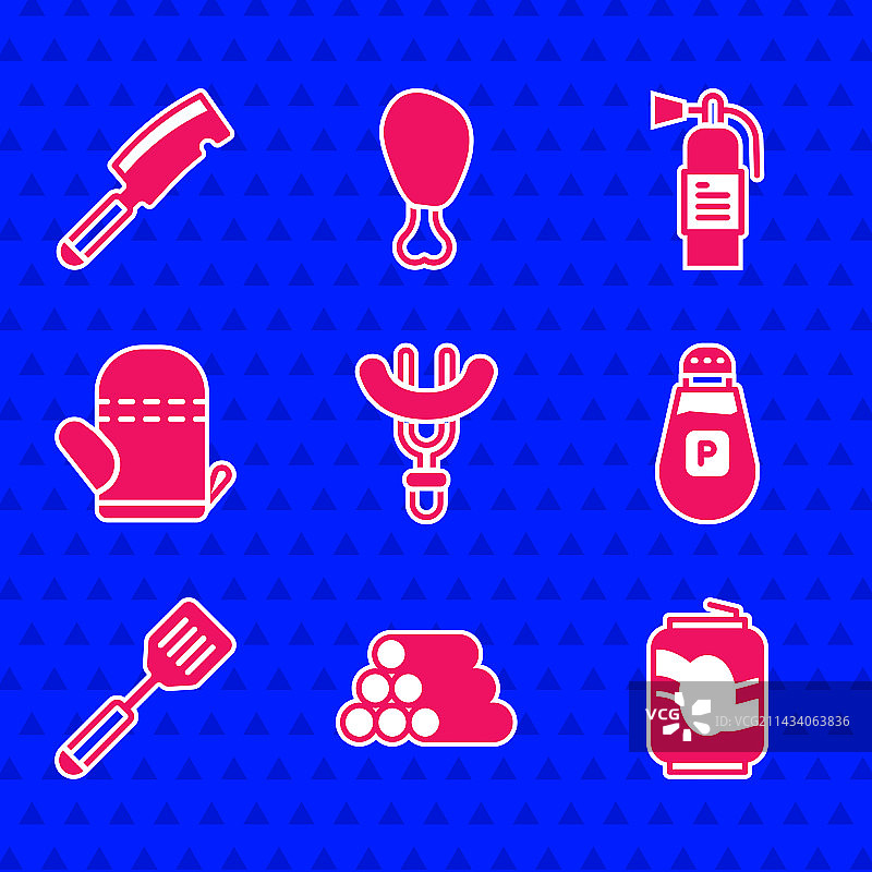 叉子上的香肠、木头和苏打水图片素材