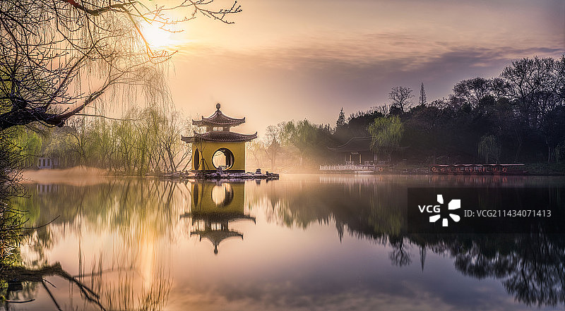 DSCF4362-Pano-钓鱼台的流金刹那图片素材