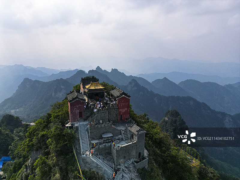 湖北省十堰市武当山风景区金顶航拍视角图片素材