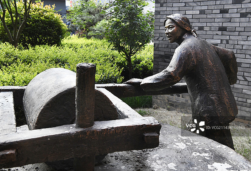 山东临沂临沭县沂蒙支前纪念馆雕塑图片素材