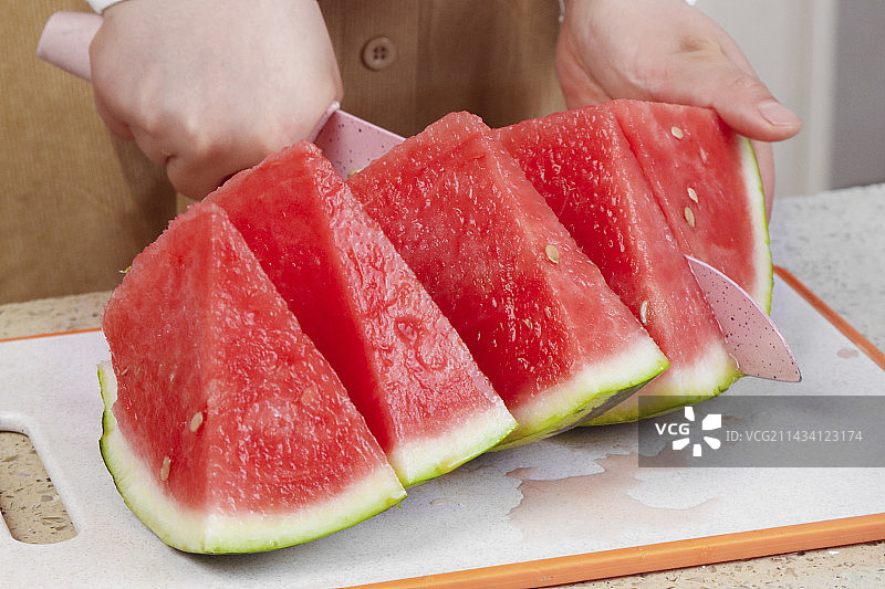 切开的红心西瓜图片素材