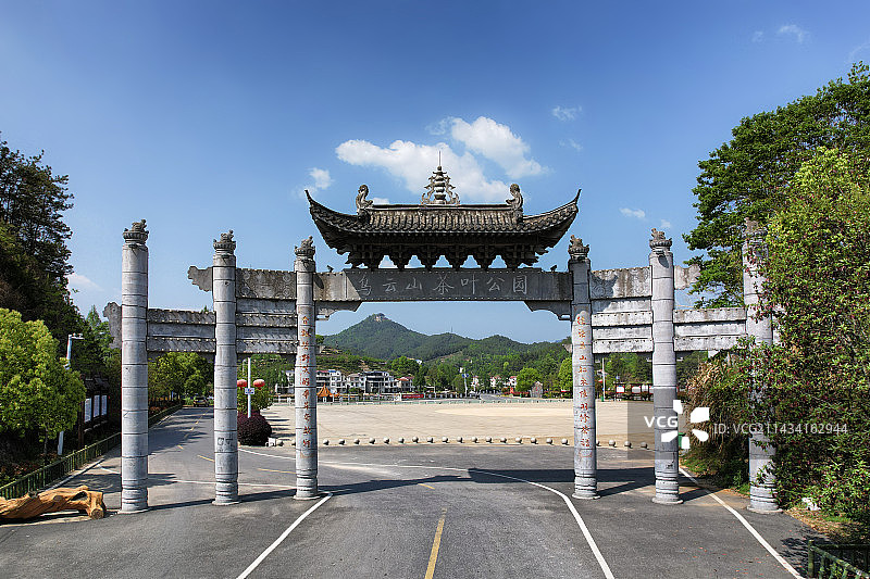 航拍视角湖北英山县乌云山茶叶公园风景图片素材