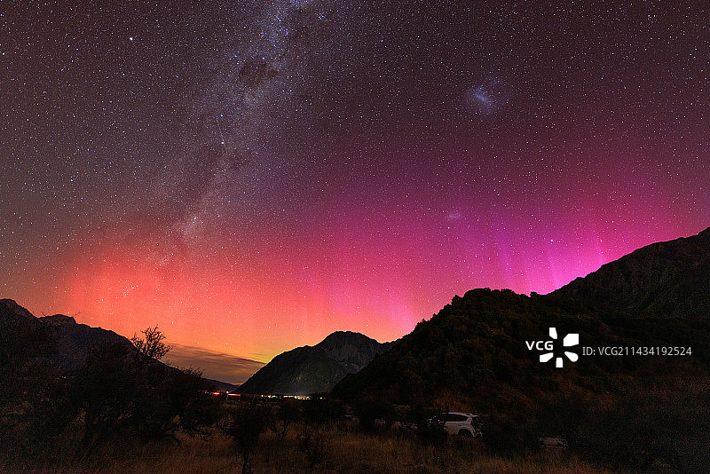 南极光、银河、大小麦哲伦星云同框图片素材