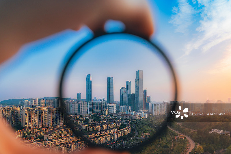 镜片下的南宁东盟商务区图片素材