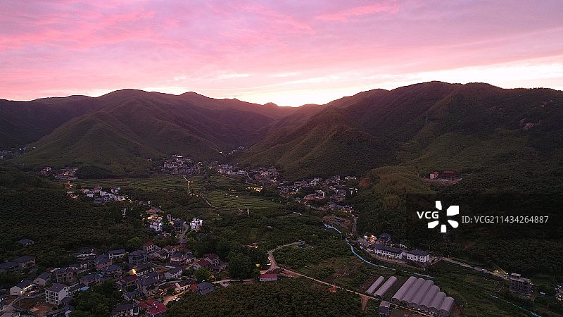 夕阳下的福州莫干山仙潭村图片素材