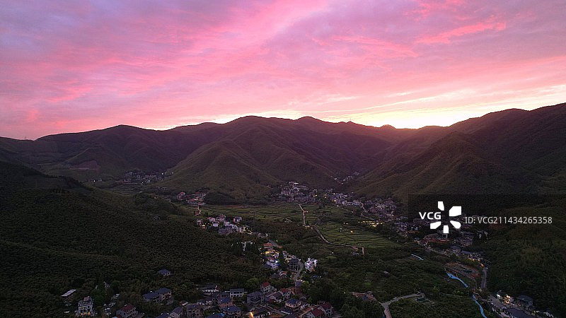 夕阳下的福州莫干山仙潭村图片素材