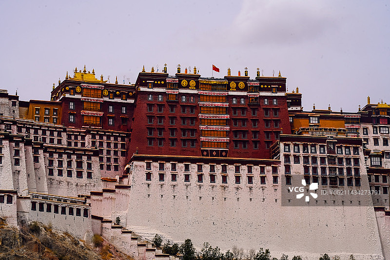 拉萨朝拜信徒图片素材