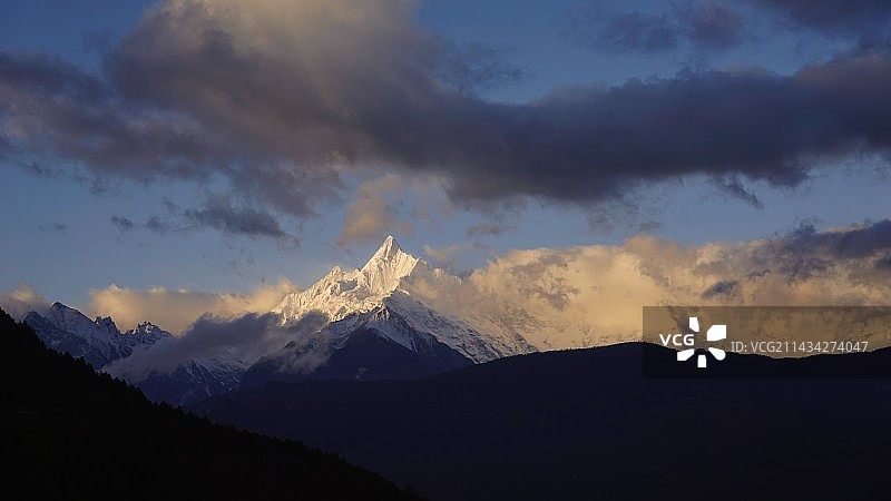 梅里雪山神女峰图片素材