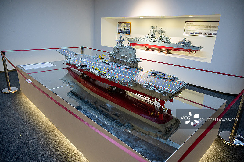 博物馆航母邮轮舰艇发展模型展览图片素材