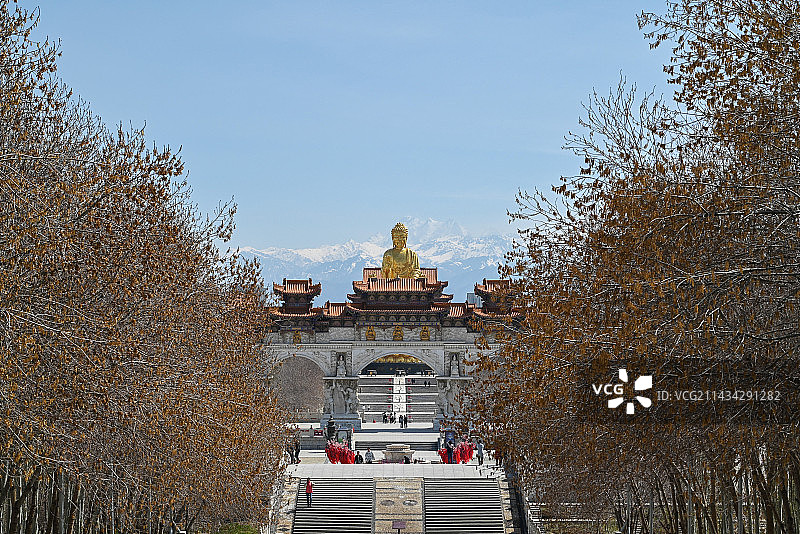 中国新疆乌鲁木齐的红光山大佛图片素材