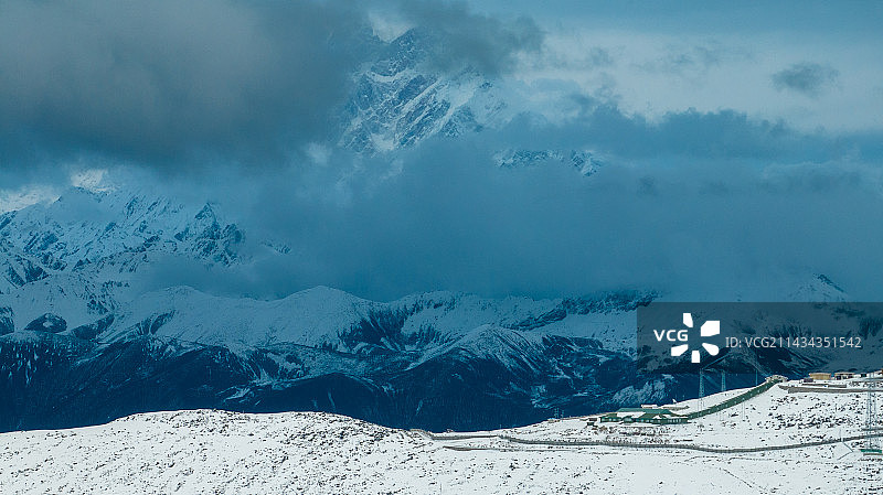 航拍雪山风光图片素材