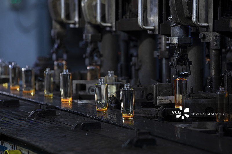 玻璃瓶制造熔炉工艺图片素材