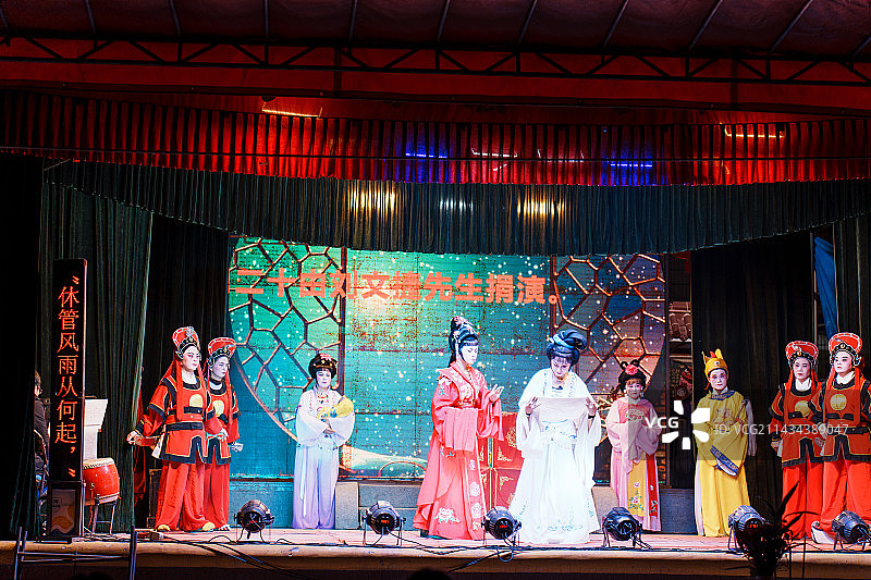 泉州街道上的高甲戏演出图片素材