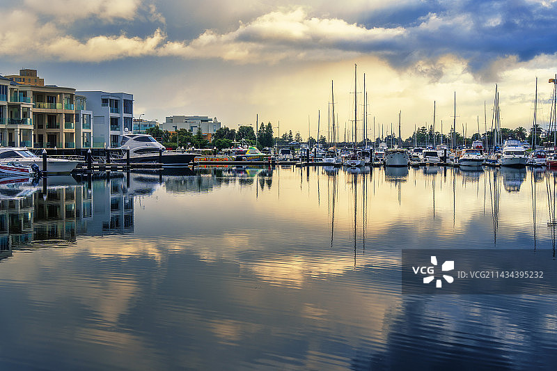 帆船，倒影图片素材