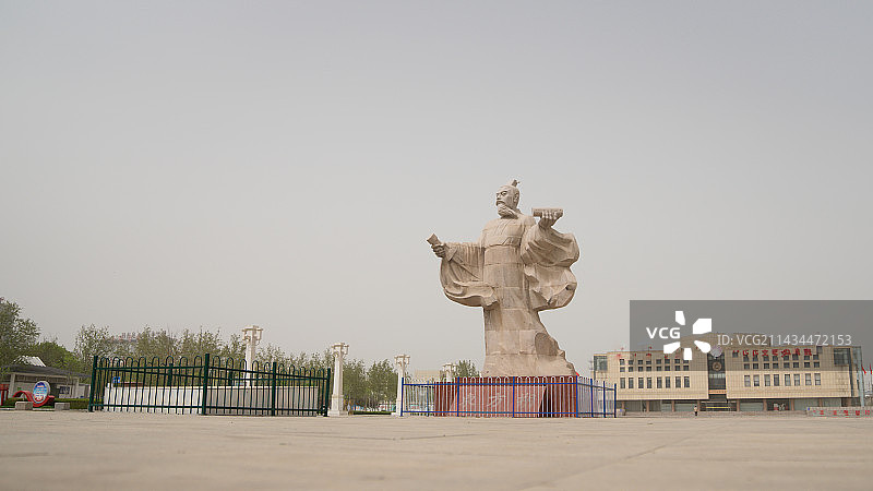 山东省德州市东方朔公园里的东方朔塑像图片素材