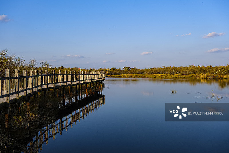 黑龙江省五大连池市温泊景区秋天夕阳美景图片素材