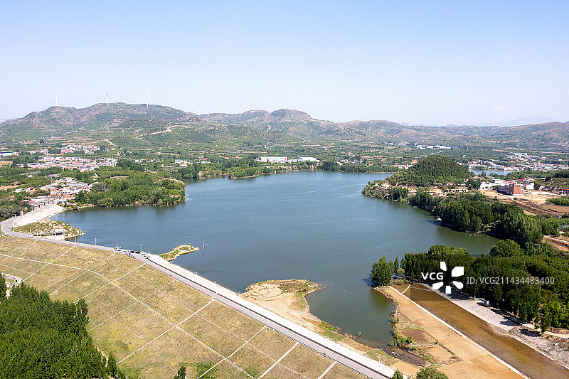 山东济南：航拍长清区五峰山镇钓鱼台水库山水风光图片素材