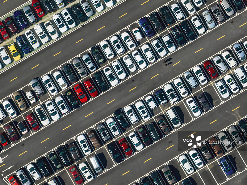 停车场 汽车 轿车 停车 露天 整齐 城市 交通 运输 户外 旅行 自驾图片素材