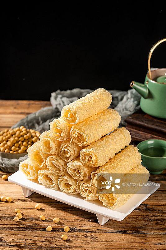 一盘美味的响铃卷图片素材