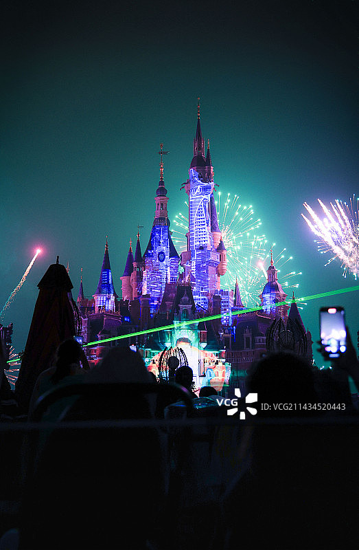 上海迪士尼乐园烟花表演图片素材