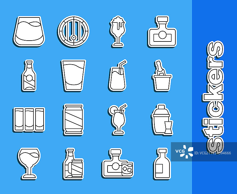 伏特加鸡尾酒调酒器玻璃瓶组合图片素材