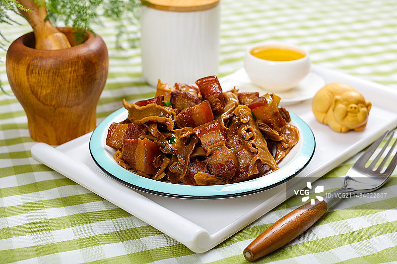 特色下酒菜红烧肉炖冬笋干图片素材