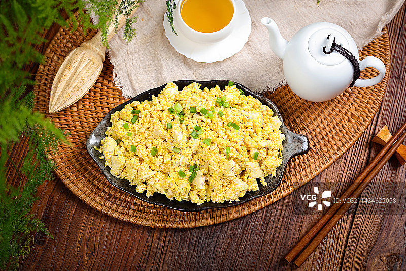 营养美味特色菜鸡蛋炒豆腐碎图片素材