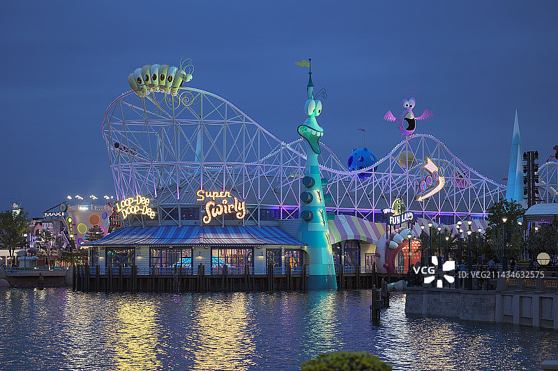 北京环球影城游乐场夜景图片素材