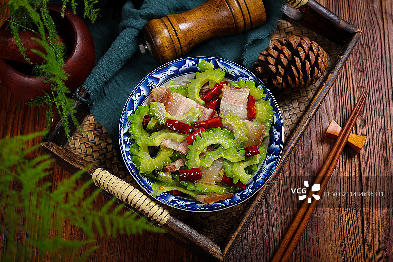 特色农家菜小炒腊肉苦瓜图片素材