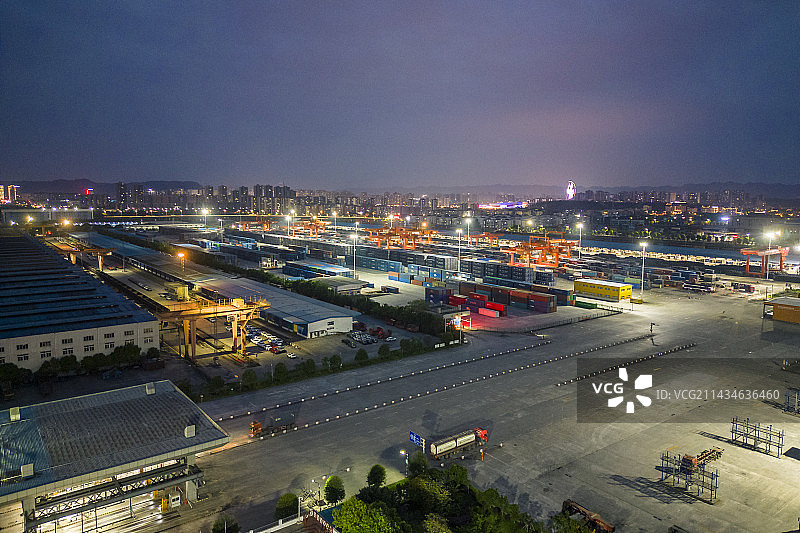 重庆渝新欧国际公铁物流园夜景图片素材