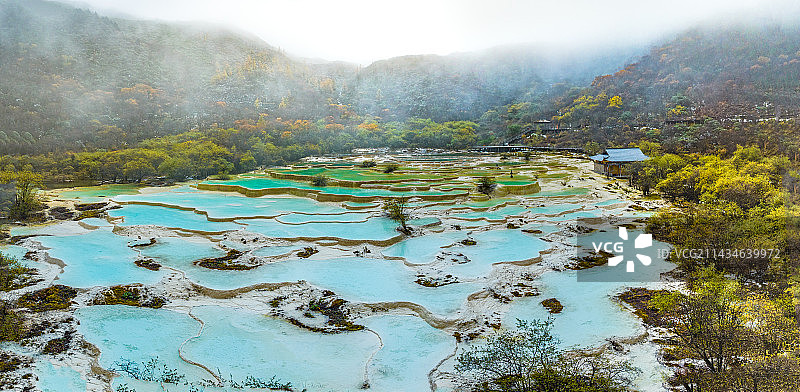 黄龙五彩池秋色图片素材