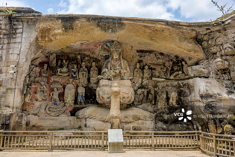 中国重庆大足石刻宝顶山景区孔雀明王经变相图片素材