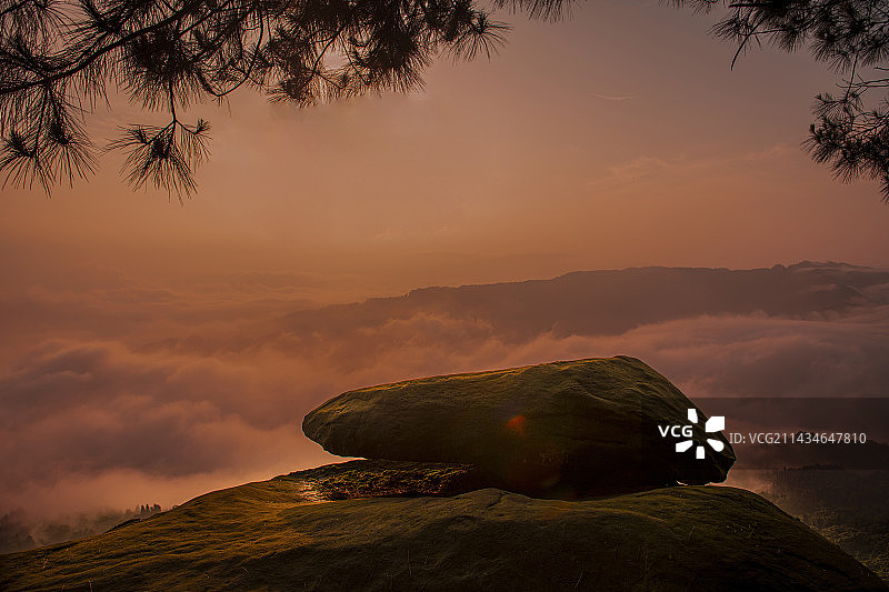 飞来石图片素材