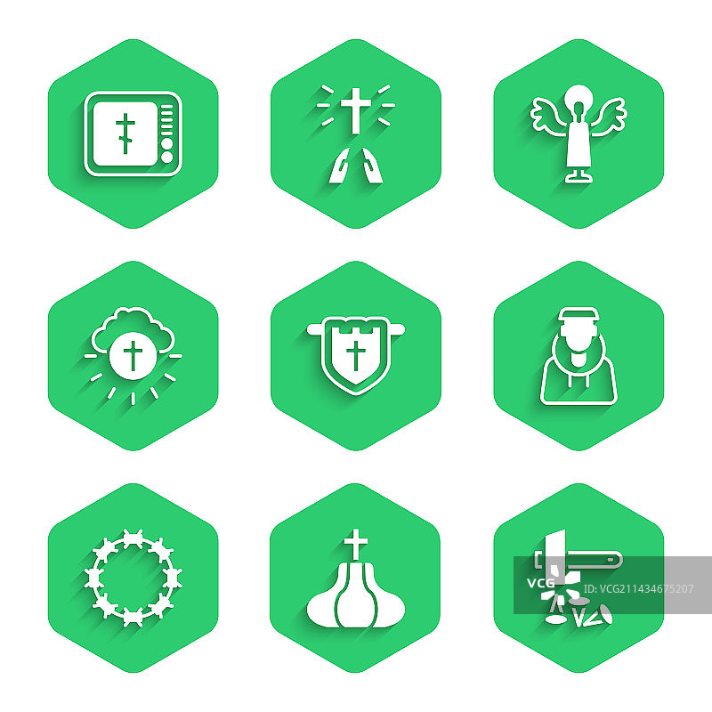 带有基督教十字架的旗帜和教堂塔楼图片素材