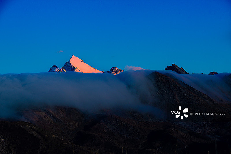 雪宝顶余晖图片素材