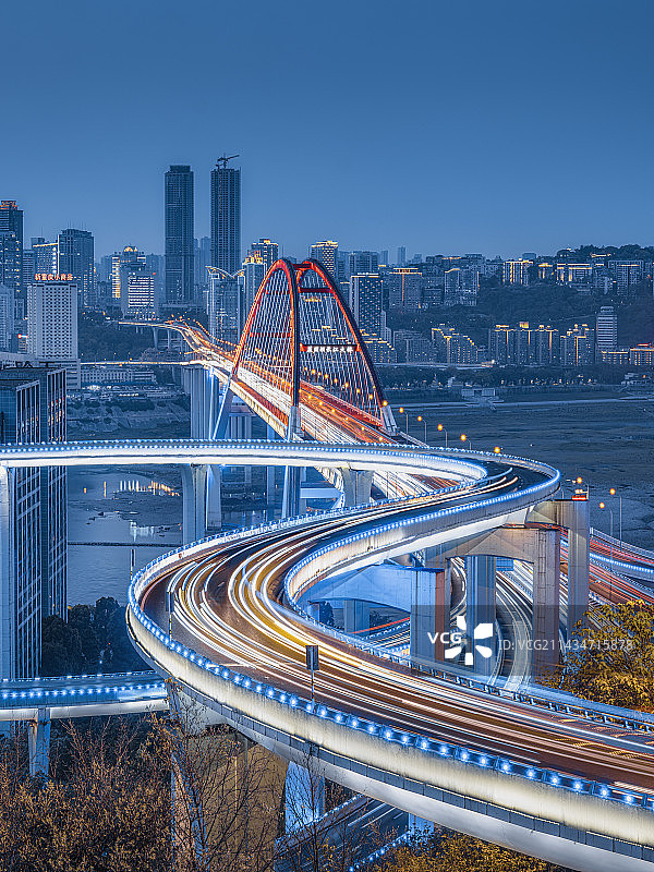 重庆菜园坝大桥蓝色时刻图片素材