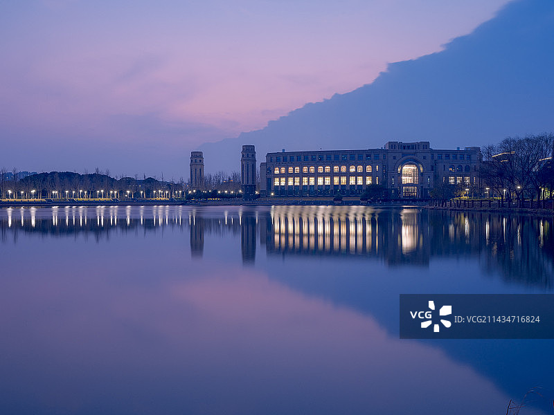 复旦大学李兆基图书馆图片素材