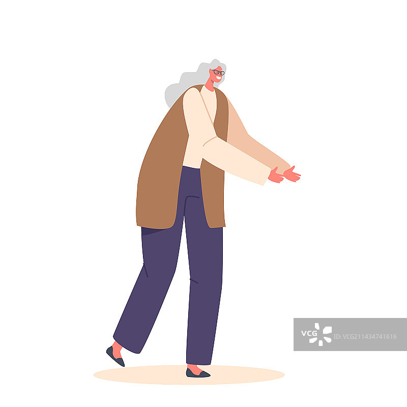 面带微笑伸展双臂的老年妇女图片素材