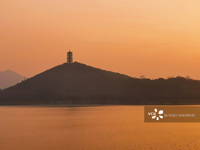 落日下的佛塔图片素材