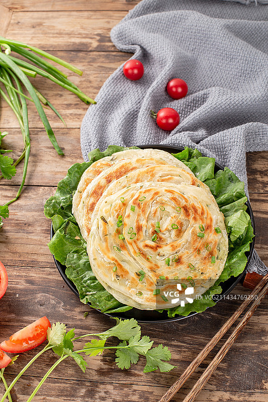 美味的一盘葱油饼图片素材