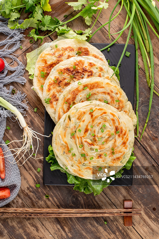 美味的一盘葱油饼图片素材