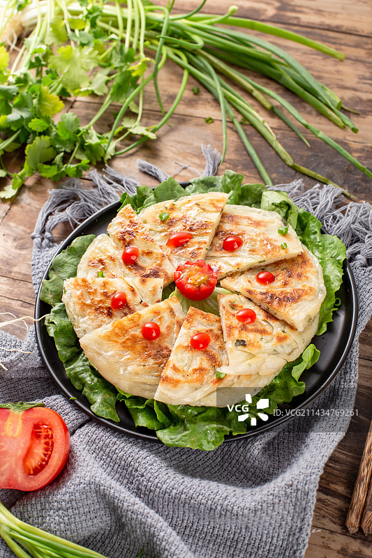 美味的一盘葱油饼图片素材