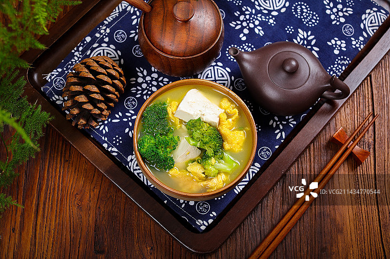 家常汤菜美食鸡蛋西蓝花豆腐汤图片素材