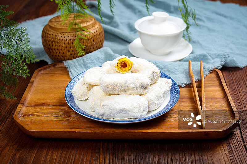 海南特产美食点心椰蓉酥饼图片素材