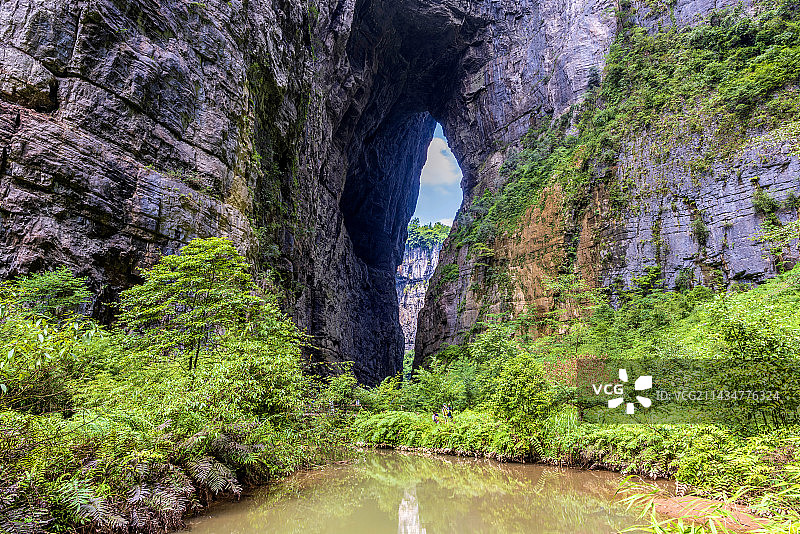 中国重庆武隆天生三桥景区青龙天坑图片素材