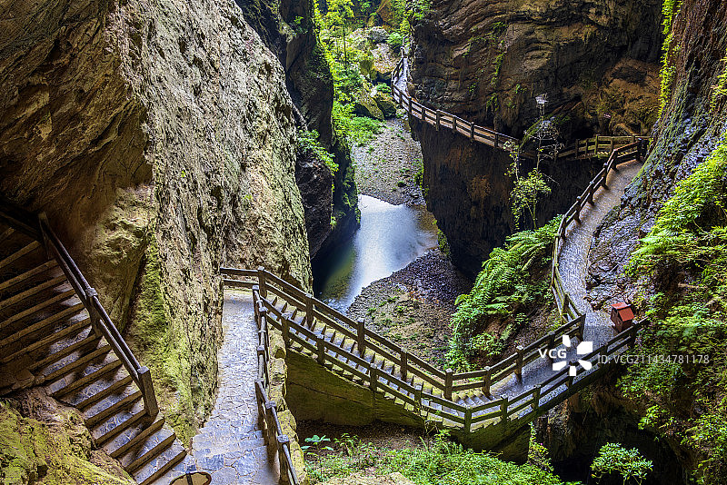 中国重庆武隆龙水峡地缝风光图片素材