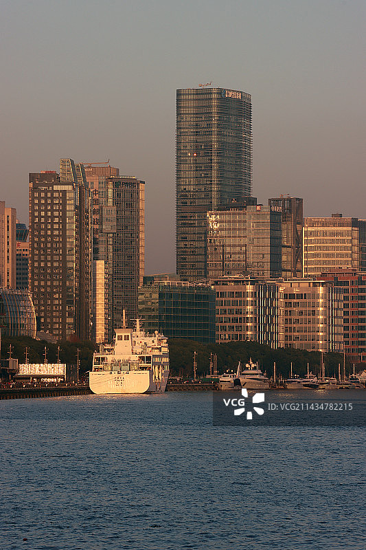 黄昏时刻的北外滩滨江图片素材