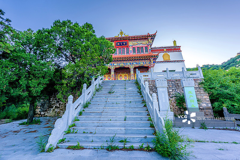 中国辽宁阜新海棠山普安寺密宗殿图片素材