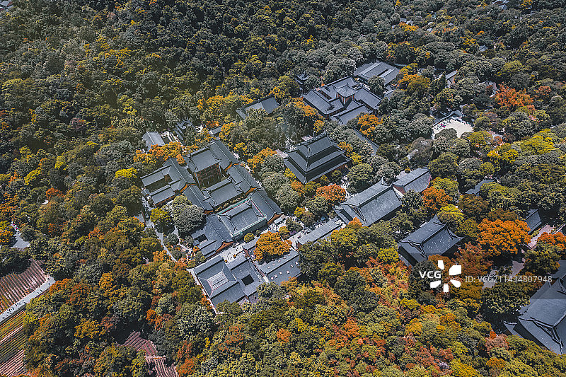 杭州飞来峰灵隐寺天空俯视视角图片素材